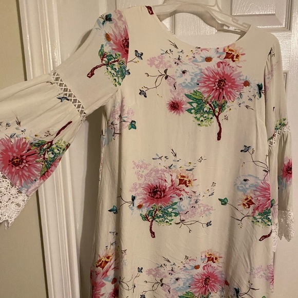 Floral White Dress! - Picture 1 of 3